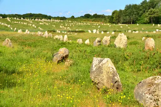 bretagne-sehenswürdigkeiten-carnac-steine