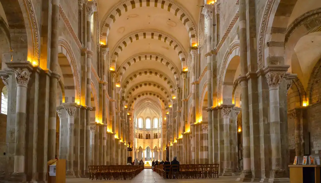 burgund-kirche-architektur